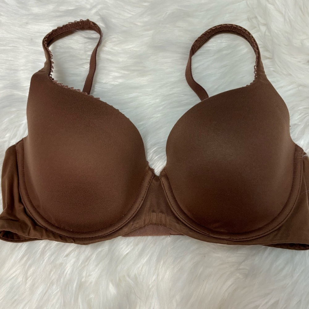 | Victoria Secret | Body by Victoria lined Demi bra. Size 32DD.